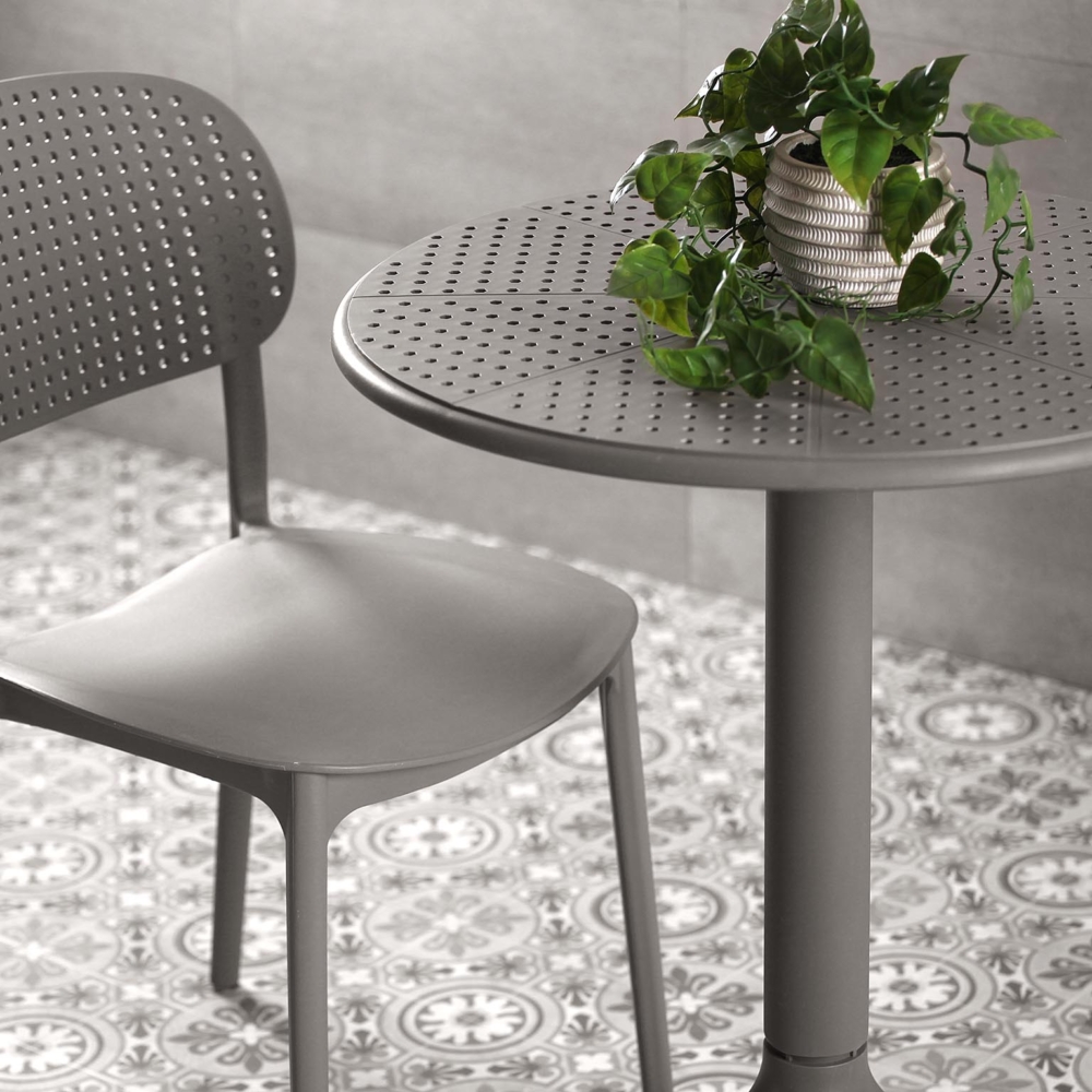 SILLA DE COMEDOR GRIS APILABLE - Imagen 3